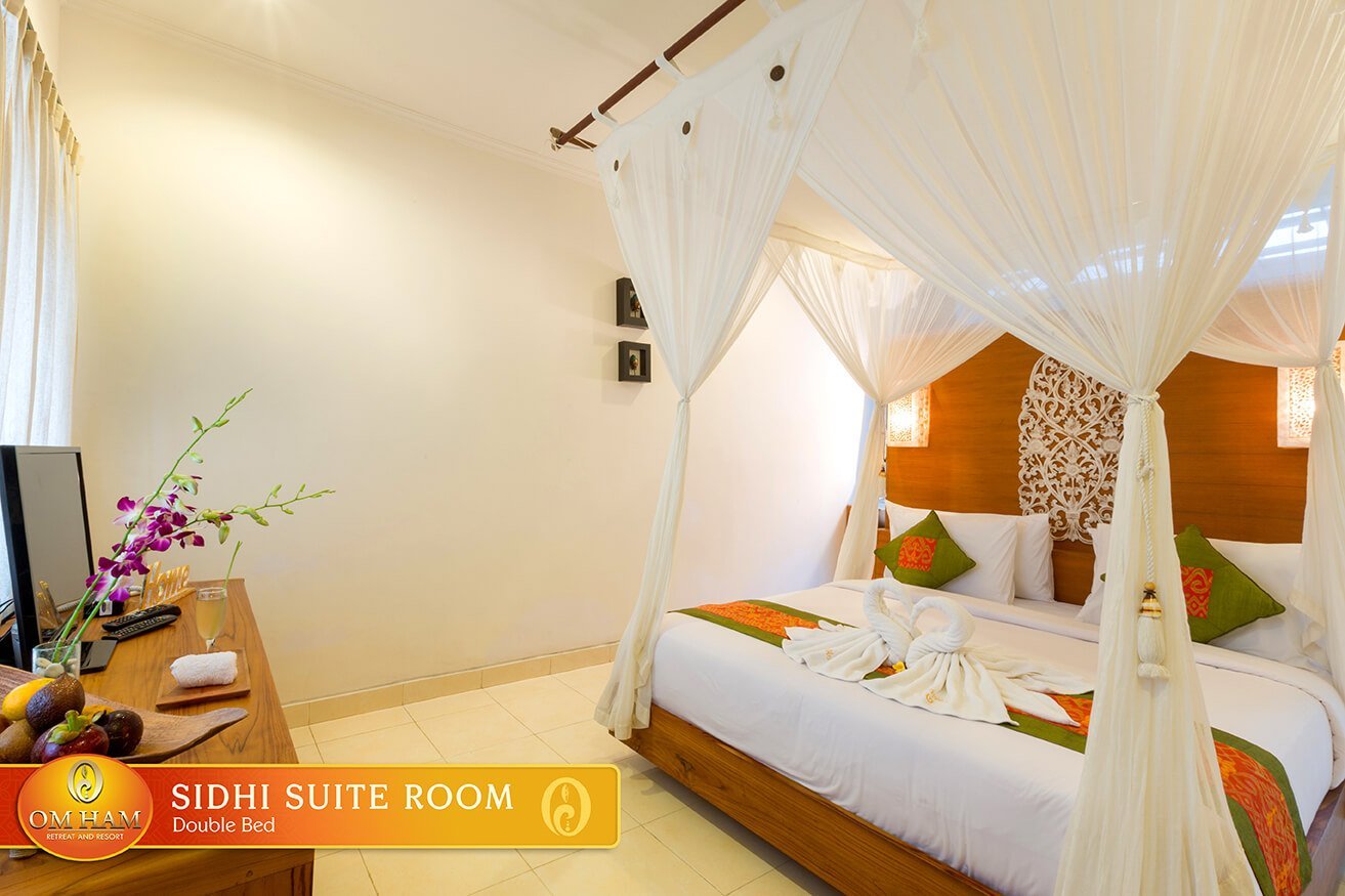 Sidhi Suite room at the Bali yoga retreat venue in Ubud, four-poster bed with mosquito net