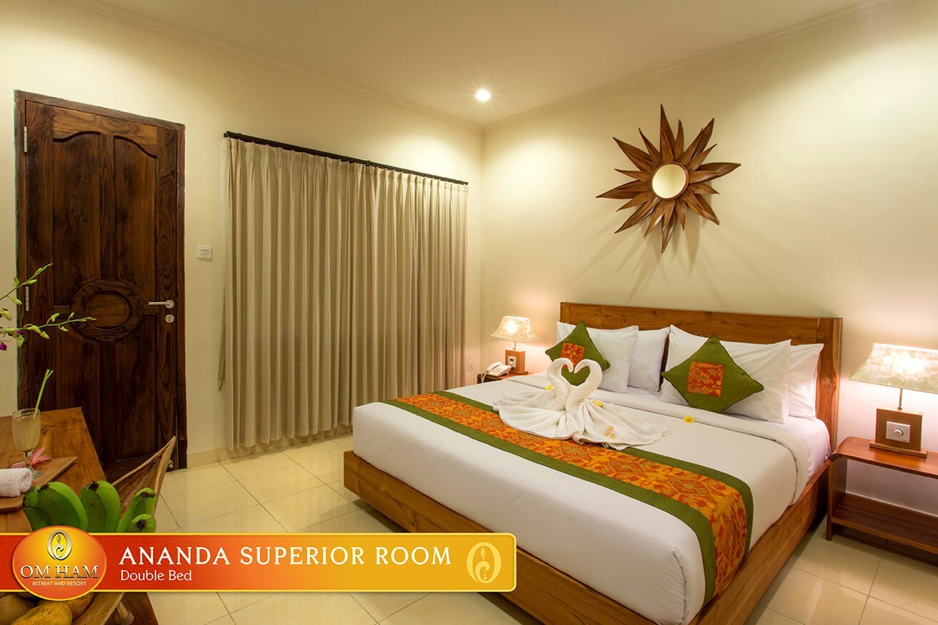 Ananda Superior room at the Bali yoga retreat venue in Ubud, double bed with Balinese decor