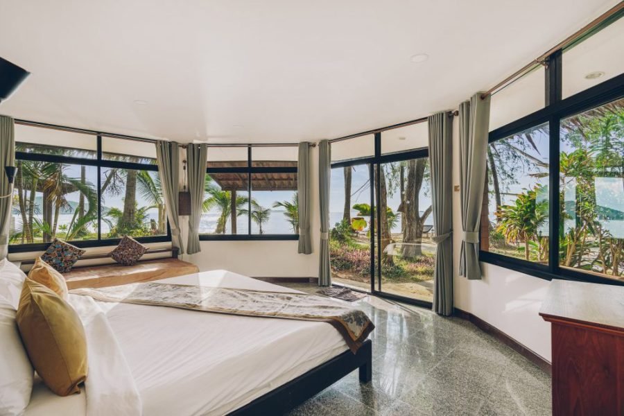 Beachfront-Bungalow.jpg